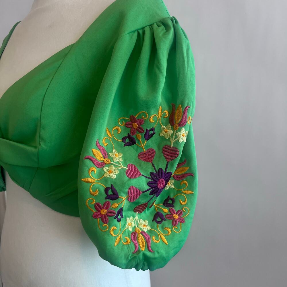 MISS MIA MIA NWT CROP TOP PUFF FLORAL EMBRIODERED SLEEVES BRIGHT GREEN SIZE M - Picture 3 of 11